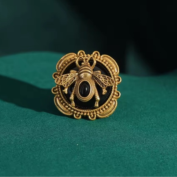 Antique Black Royal Bee Brass Ring - Picture 5 of 7